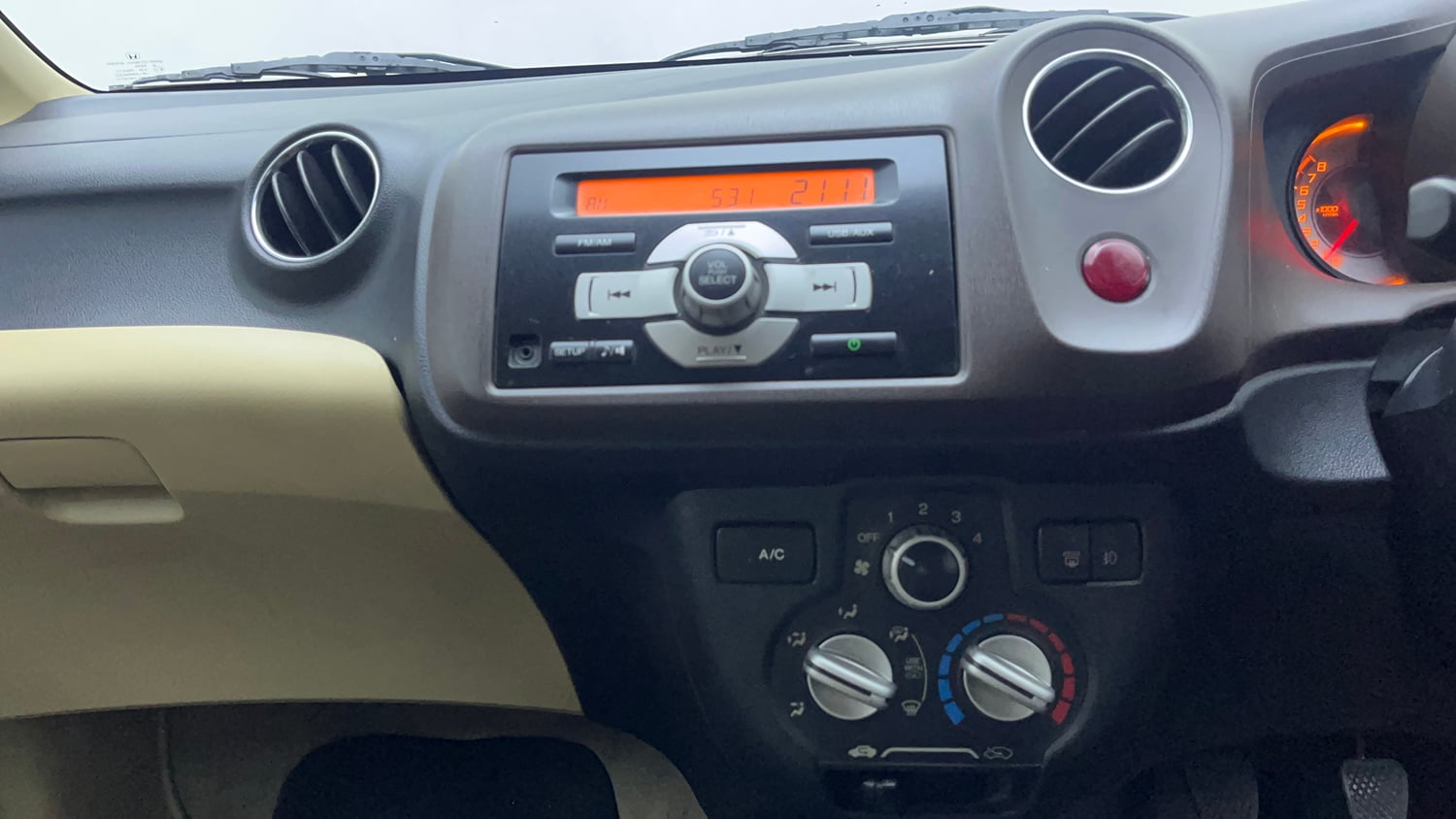 Used 2013 Honda Brio V MT Petrol Manual interior MUSIC SYSTEM & AC CONTROL VIEW