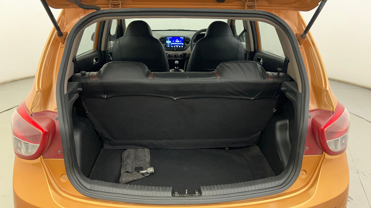 Used 2015 Hyundai Grand i10 Sportz 1.2 Kappa VTVT Petrol Manual interior DICKY INSIDE VIEW