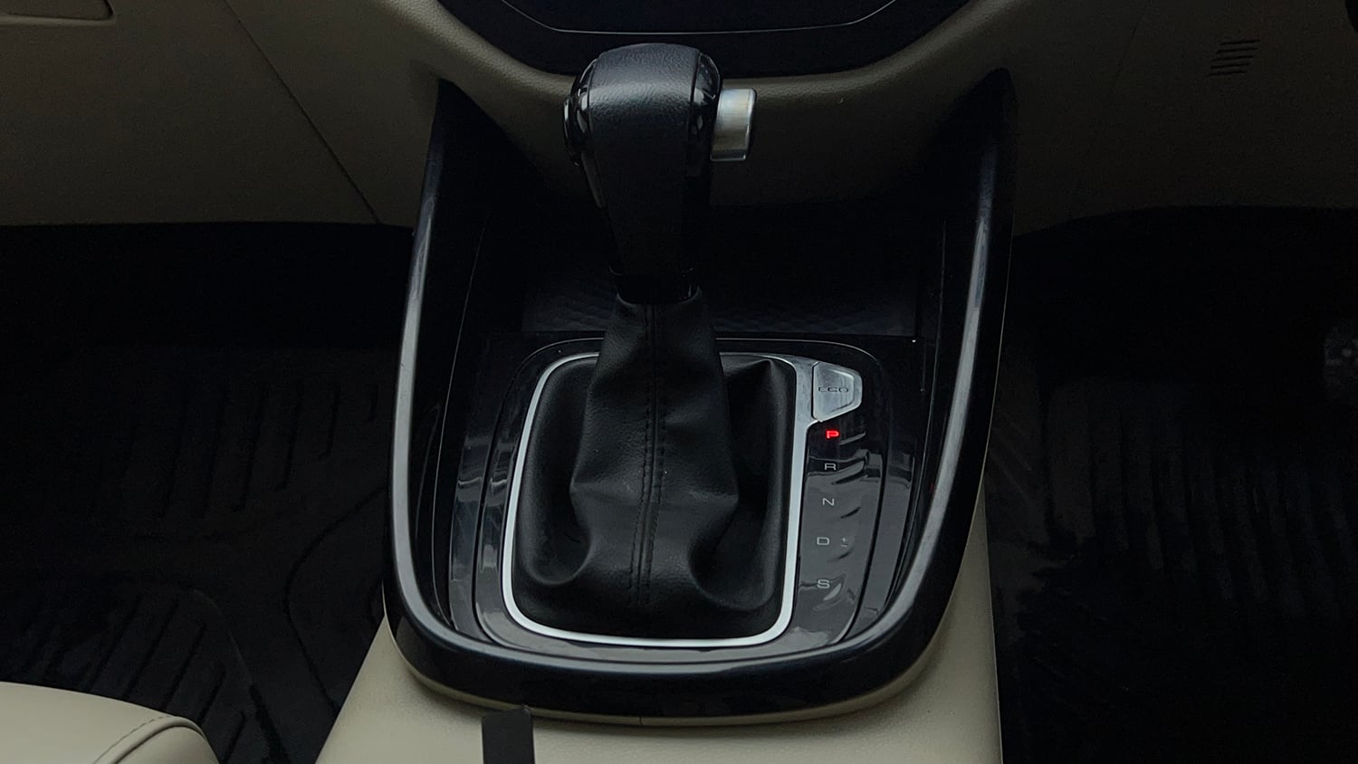 Used 2023 MG Motors Hector 1.5 Sharp CVT Dual Tone Petrol Automatic interior GEAR  KNOB VIEW