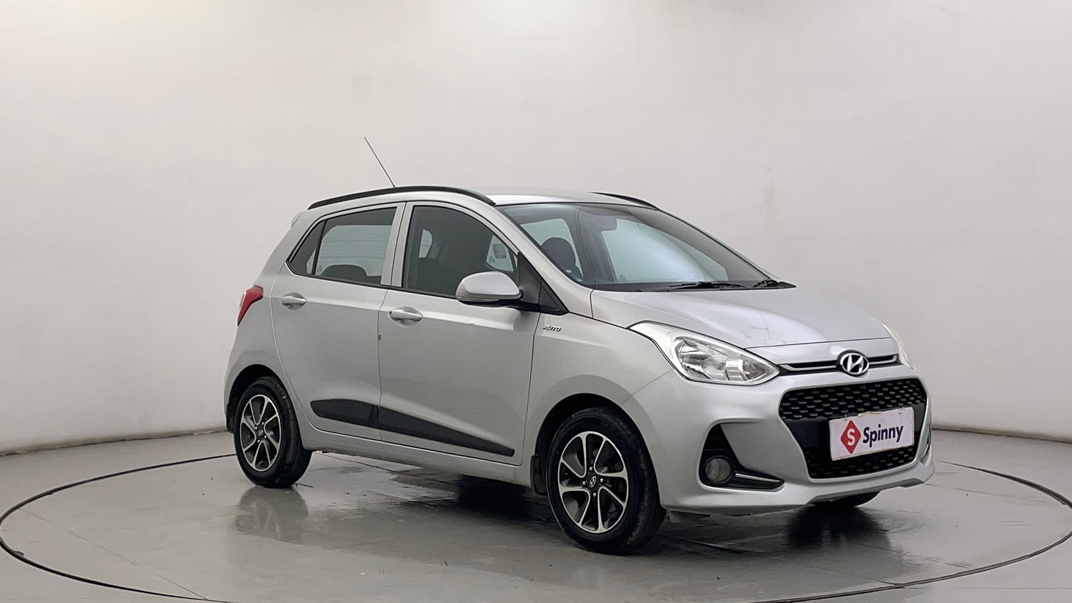 Used 2018 Hyundai Grand i10 Sportz AT 1.2 Kappa VTVT Petrol Automatic exterior RIGHT FRONT CORNER VIEW