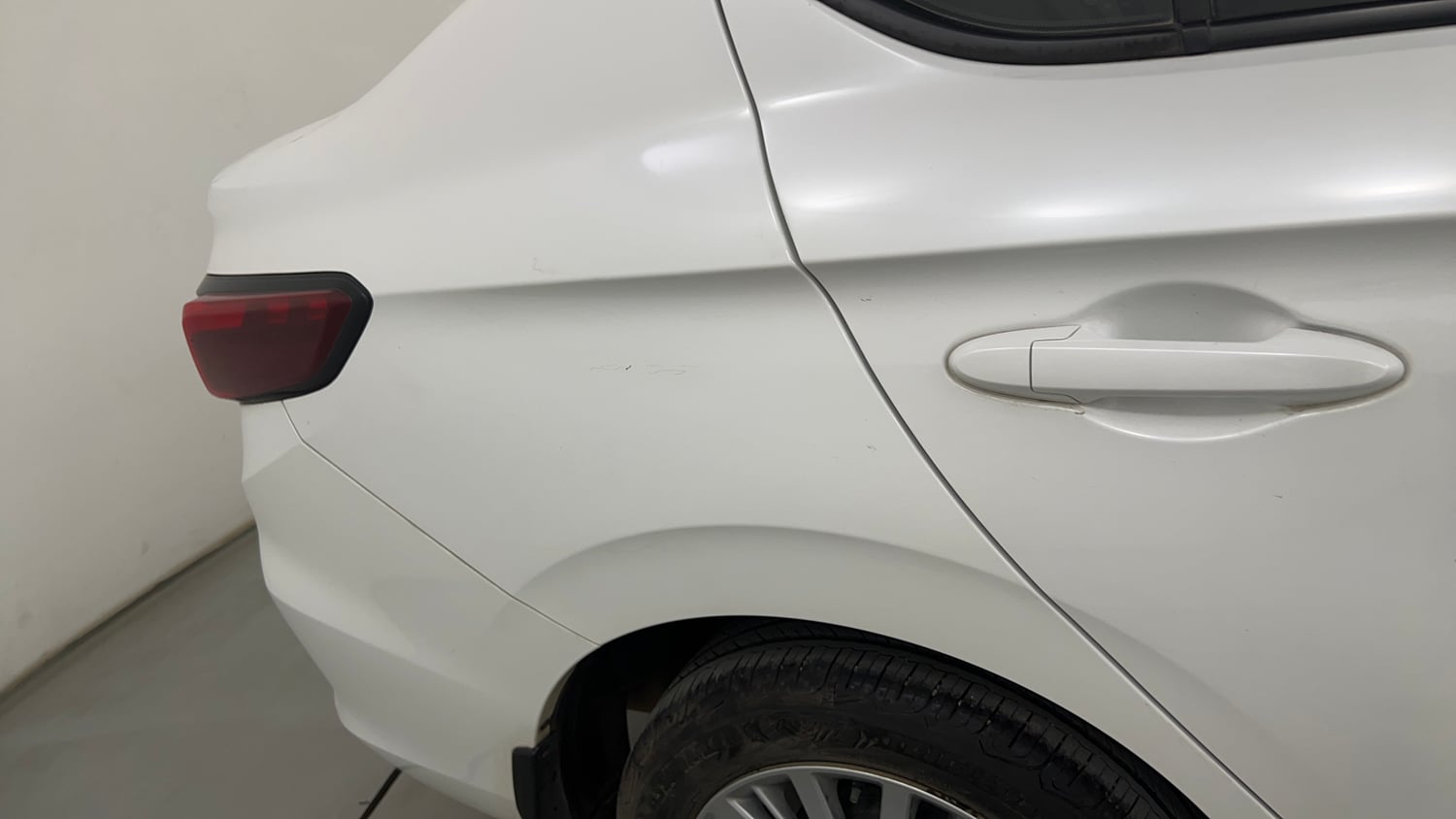 Used 2023 Honda City V CVT Petrol Petrol Automatic dents MINOR SCRATCH