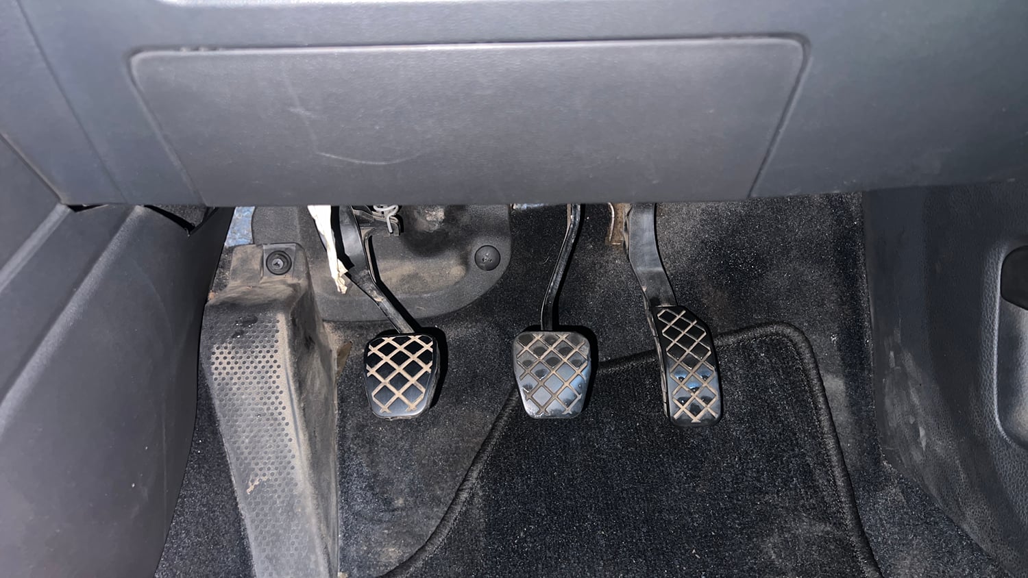 Used 2017 Volkswagen Ameo Trendline 1.2L (P) Petrol Manual interior PEDALS VIEW
