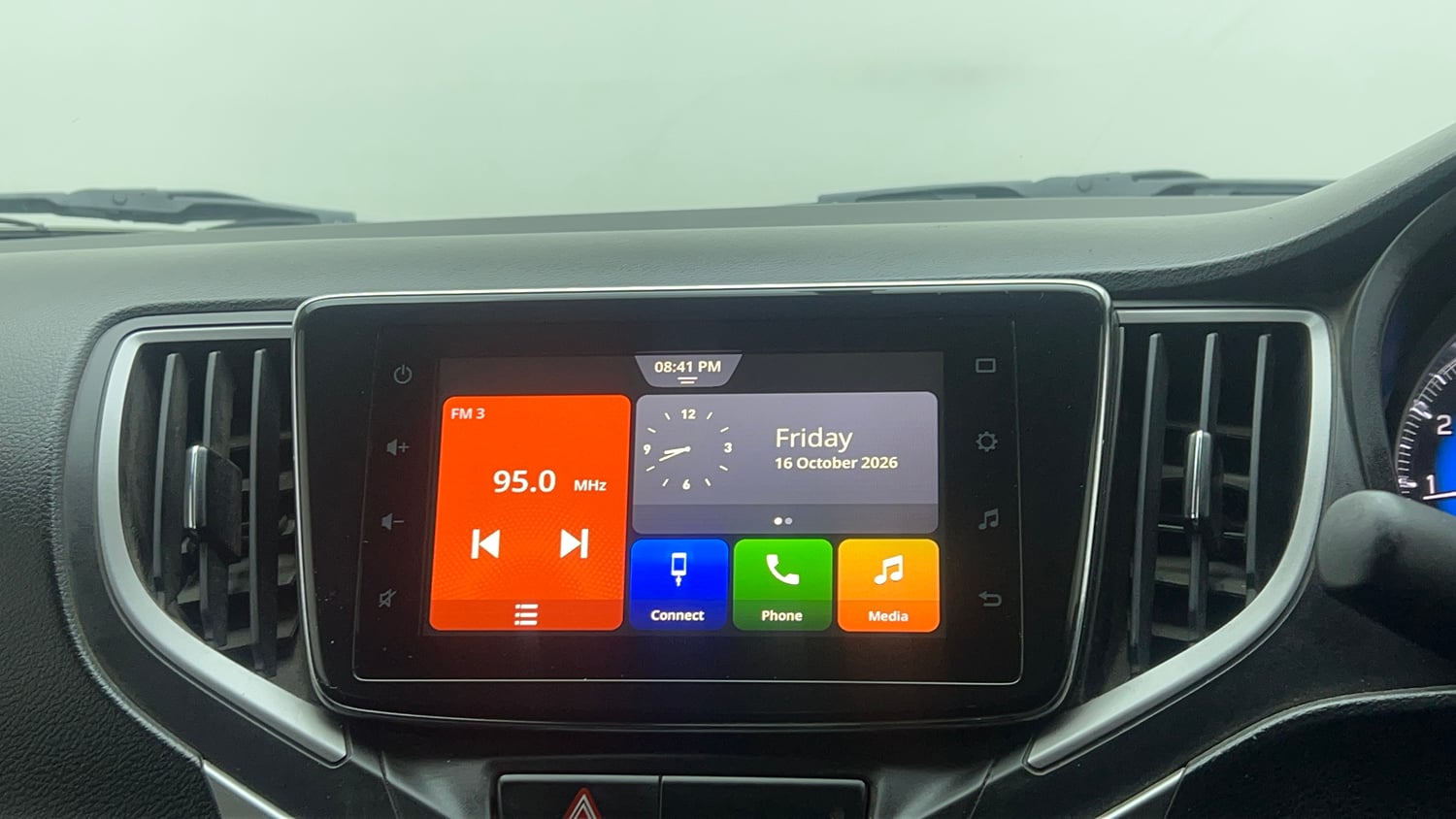 Used 2021 Maruti Suzuki Baleno Zeta Petrol Manual top_features Touch screen infotainment system