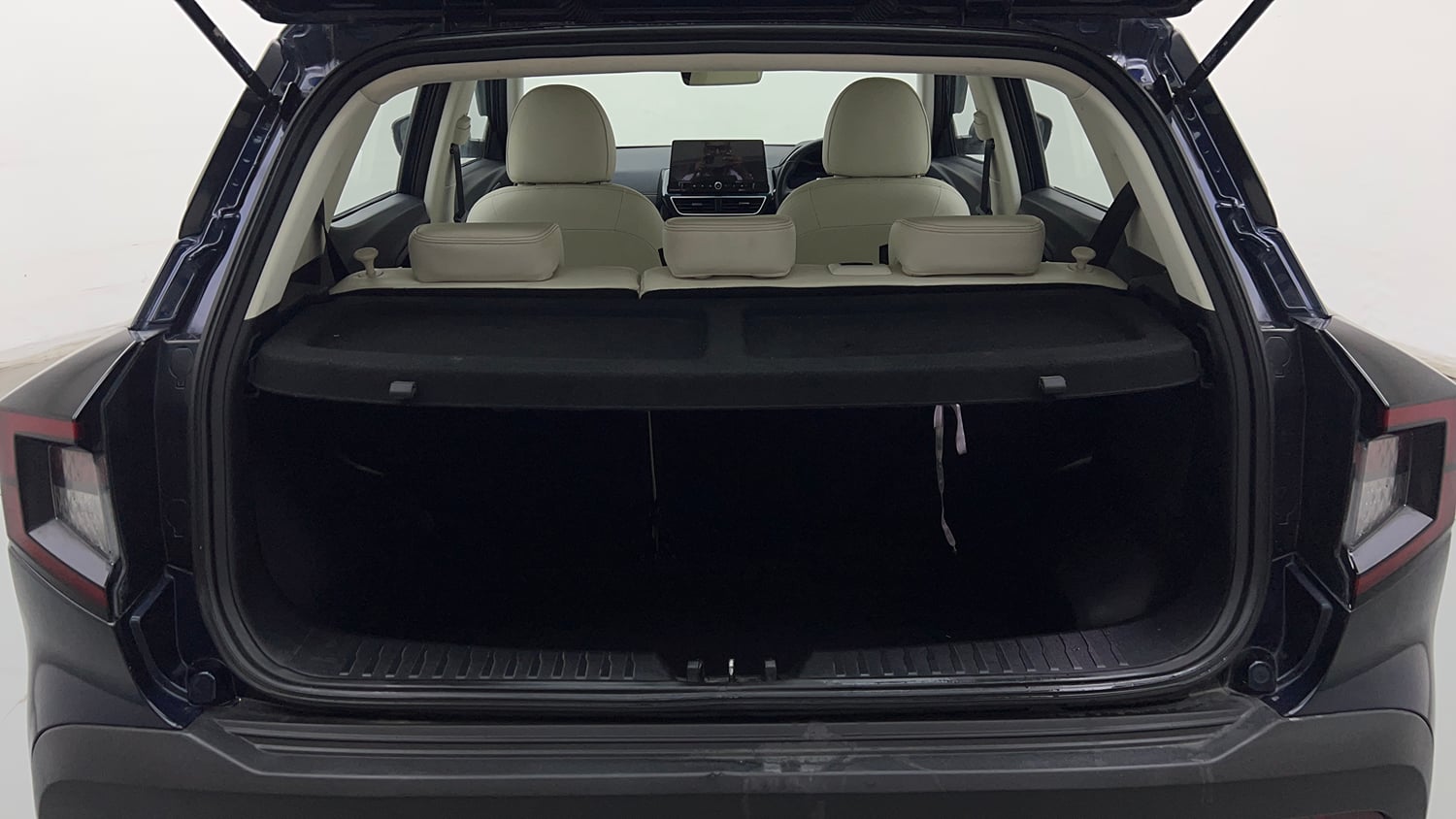 Used 2024 Mahindra XUV 3XO AX7L 1.2 Petrol AT Petrol Automatic interior DICKY INSIDE VIEW