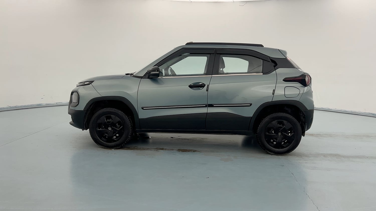 Used 2022 Tata Punch Adventure MT Petrol Manual exterior LEFT SIDE VIEW