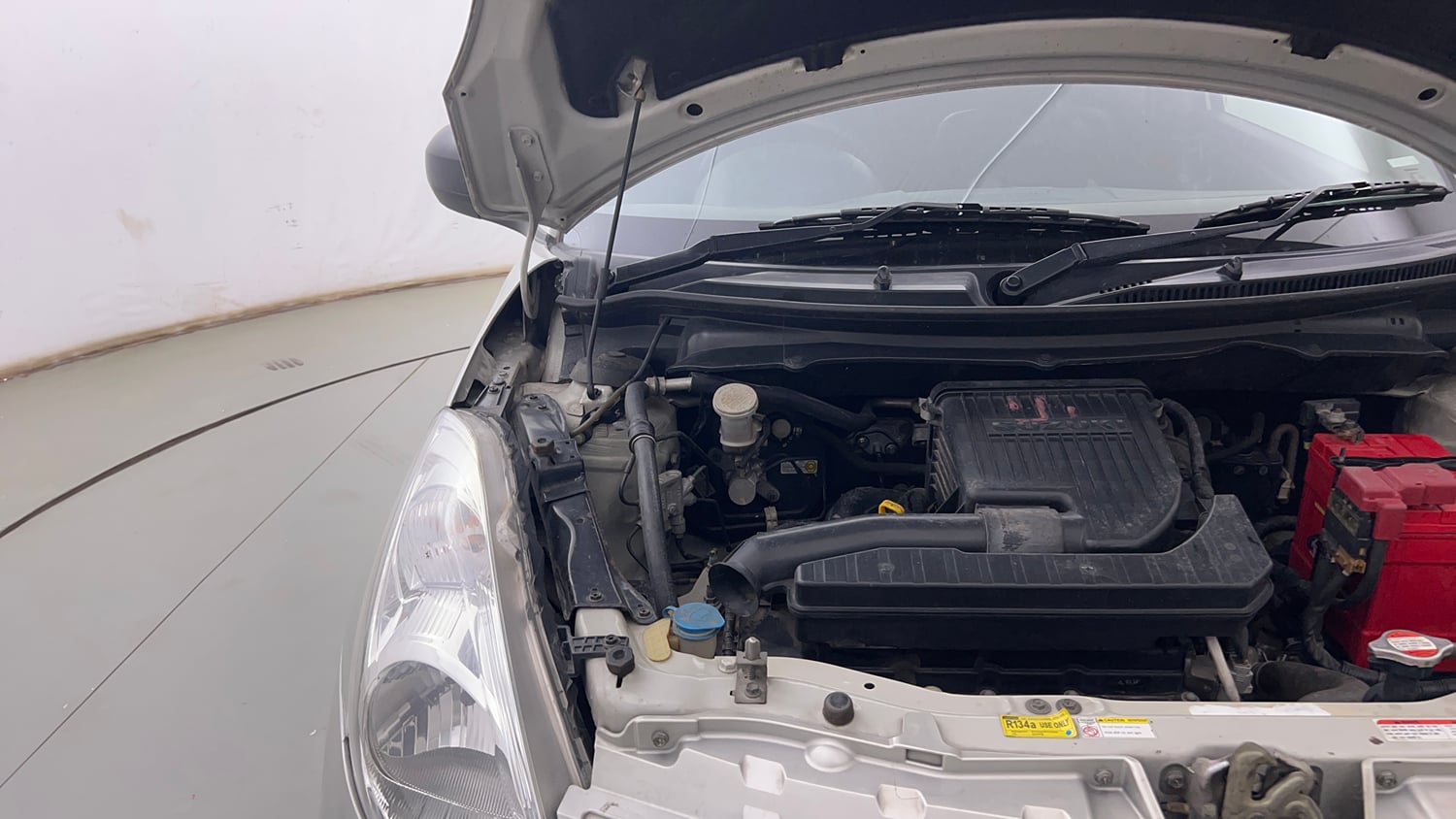 Used 2017 Maruti Suzuki Swift Lxi (O) Petrol Manual engine ENGINE RIGHT SIDE HINGE & APRON VIEW