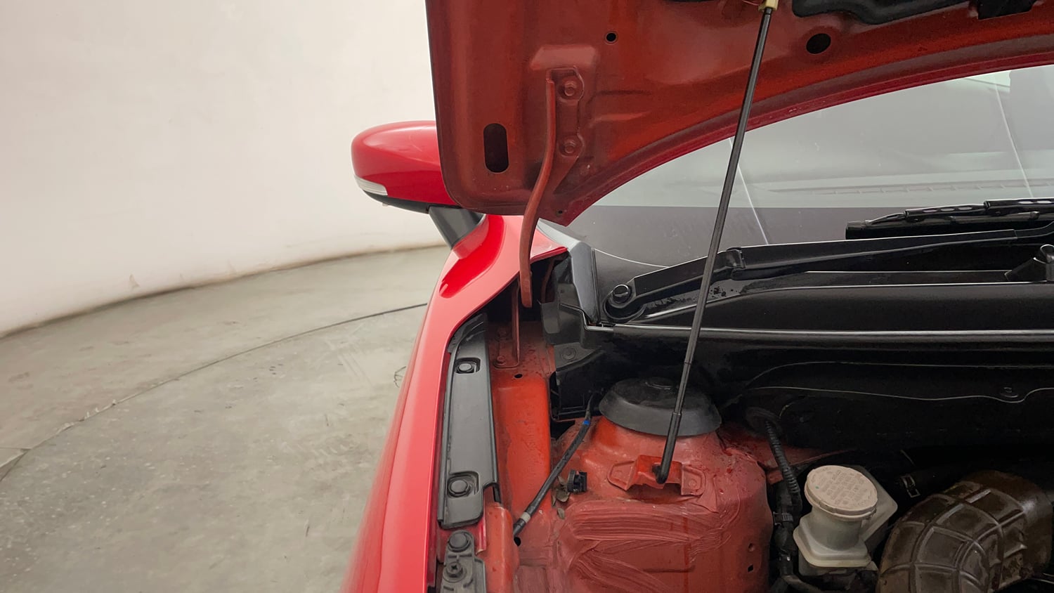 Used 2017 Maruti Suzuki Baleno Zeta 1.2 AT Petrol Automatic engine ENGINE RIGHT SIDE HINGE & APRON VIEW