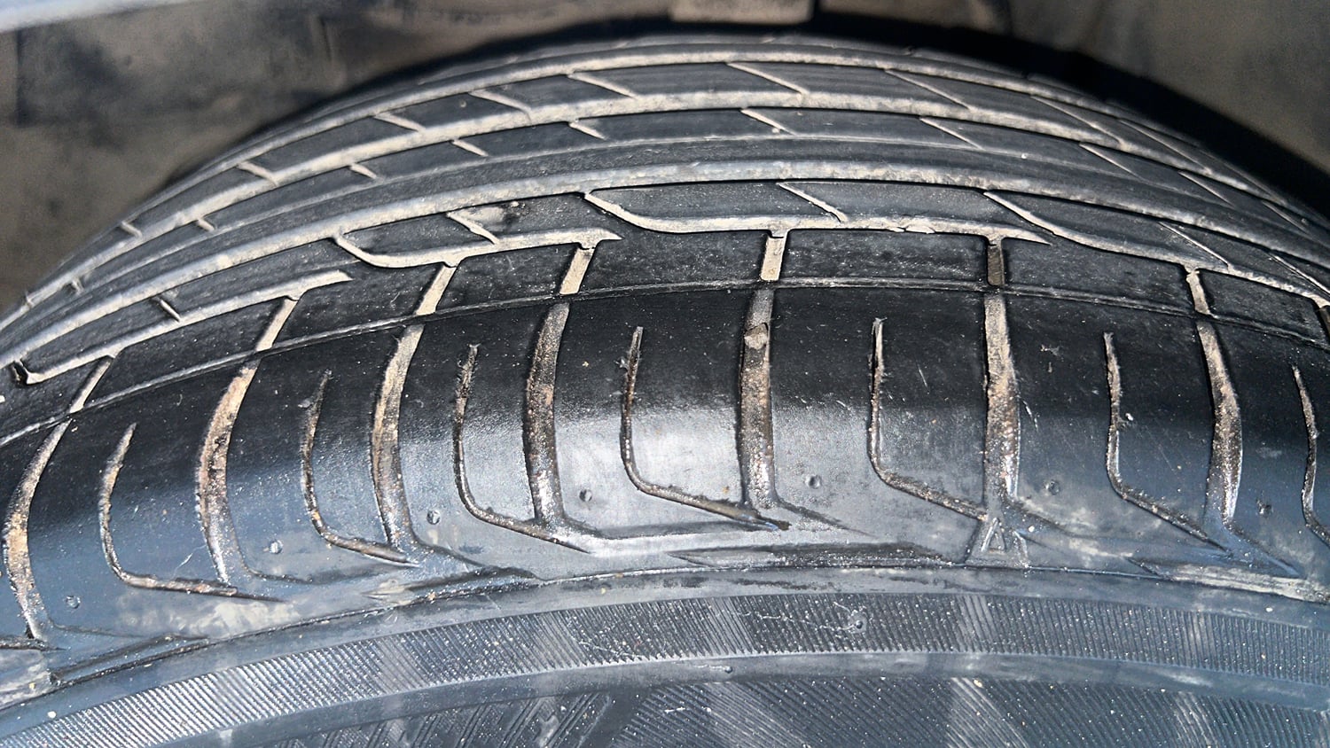 Used 2024 Tata Nexon Fearless Plus 1.2 Revotron Petrol 7DCA DT Petrol Automatic tyres LEFT FRONT TYRE TREAD VIEW