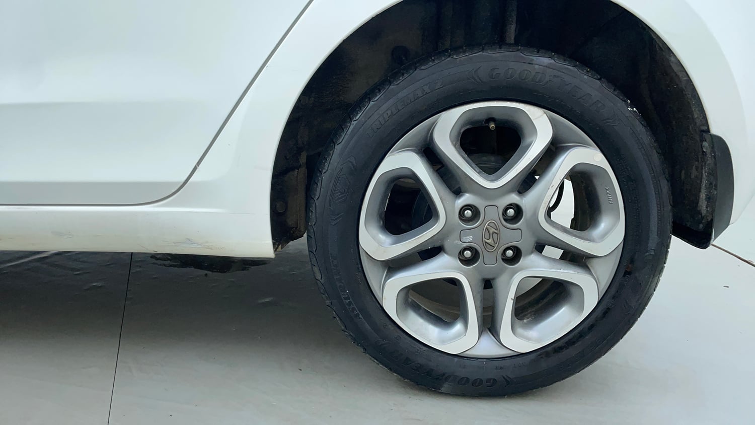 Used 2019 Hyundai Elite i20 Asta 1.2 Dual Tone Petrol Manual tyres LEFT REAR TYRE RIM VIEW