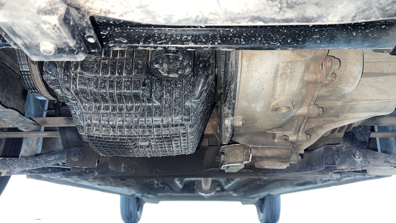 Used 2021 Renault Kwid RXT 1.0 AMT Opt Petrol Automatic extra FRONT LEFT UNDERBODY VIEW
