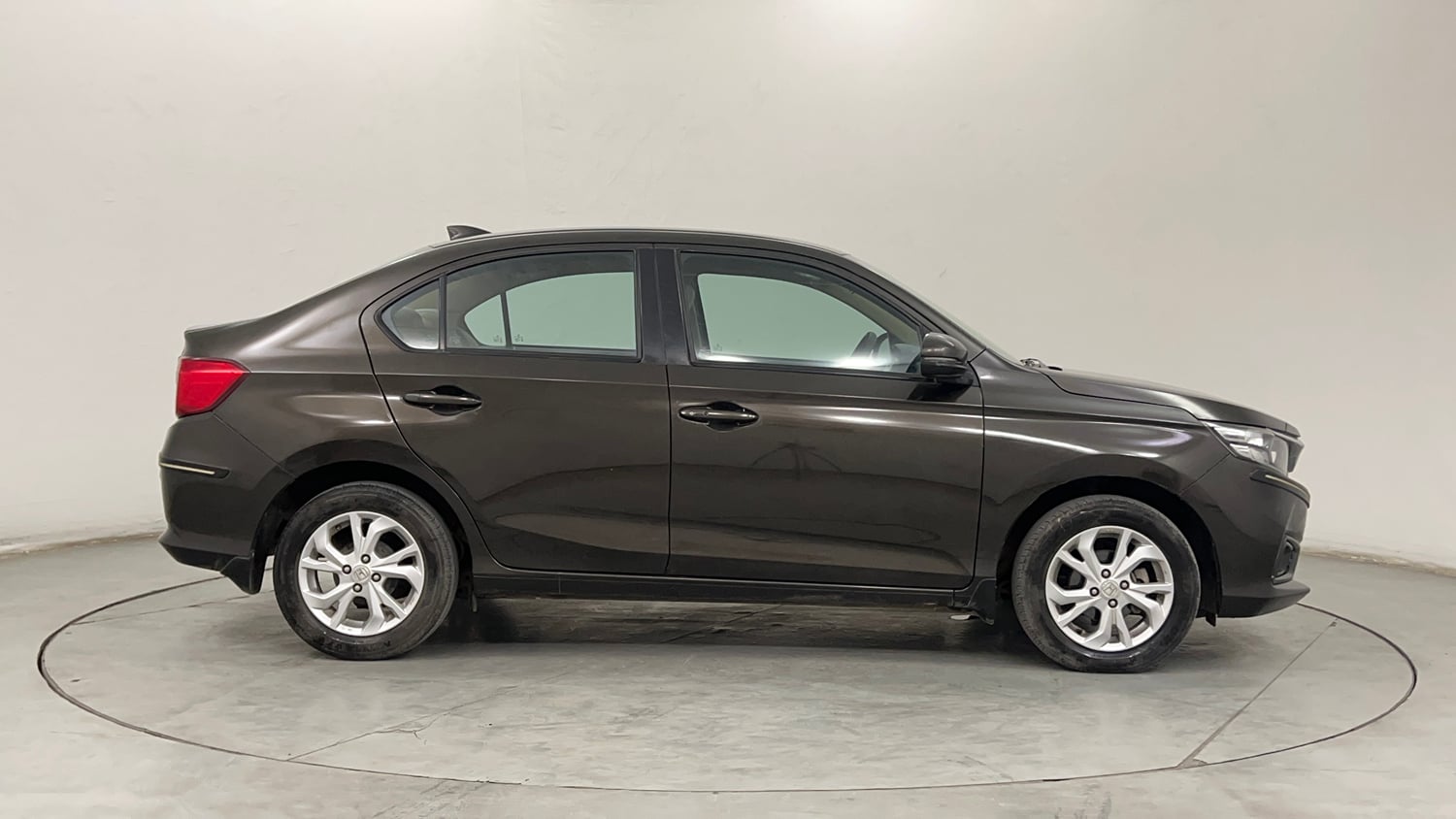 Used 2020 Honda Amaze 1.2 VX CVT Petrol Petrol Automatic exterior RIGHT SIDE VIEW