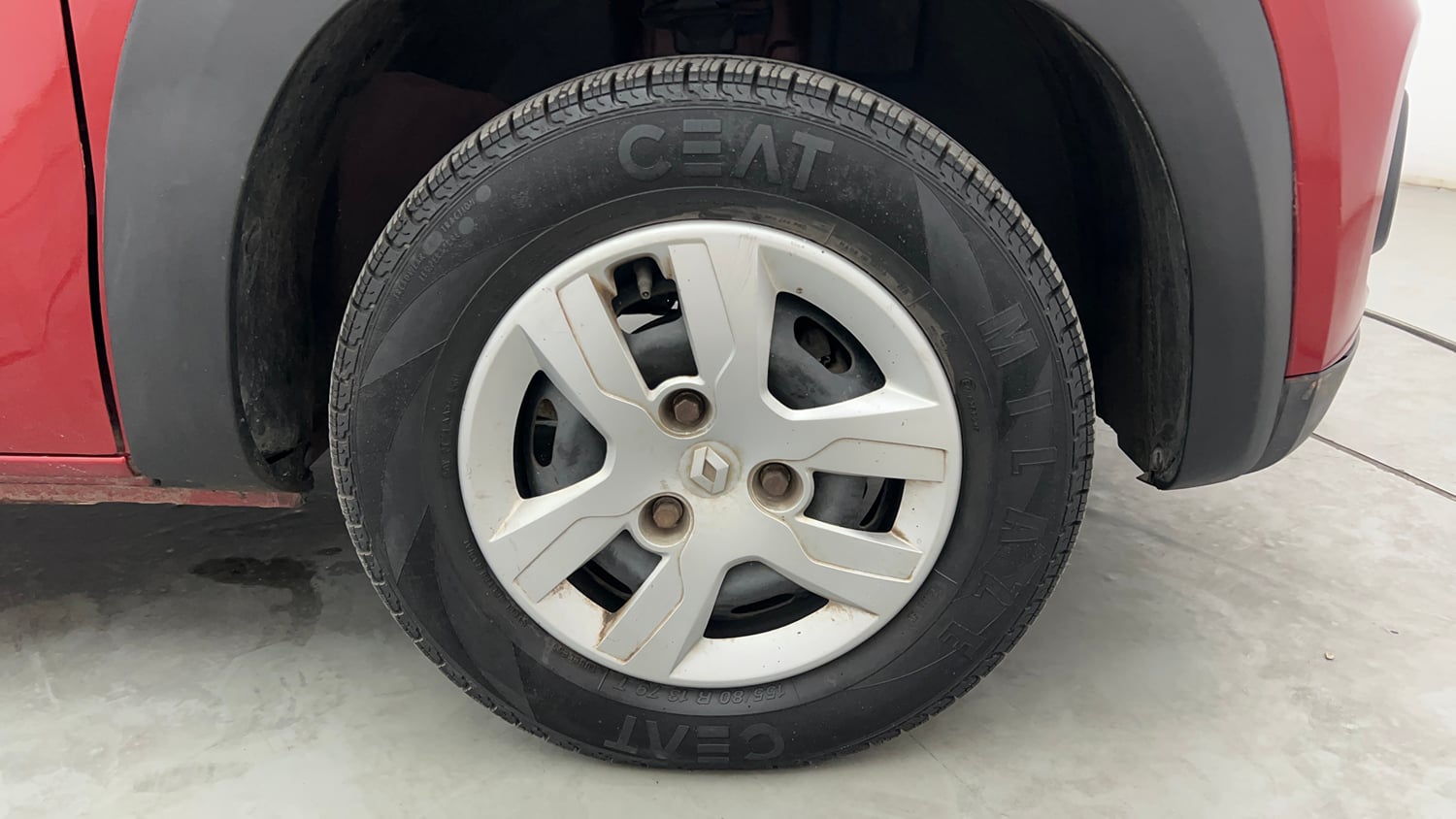 Used 2017 Renault Kwid 1.0 RXT Petrol Manual tyres RIGHT FRONT TYRE RIM VIEW