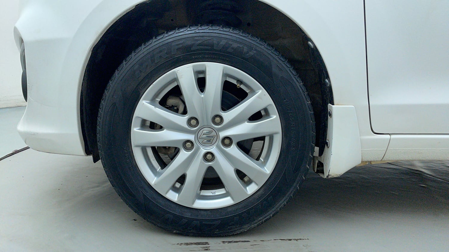 Used 2016 Maruti Suzuki Ertiga ZXI+ Petrol Manual tyres LEFT FRONT TYRE RIM VIEW
