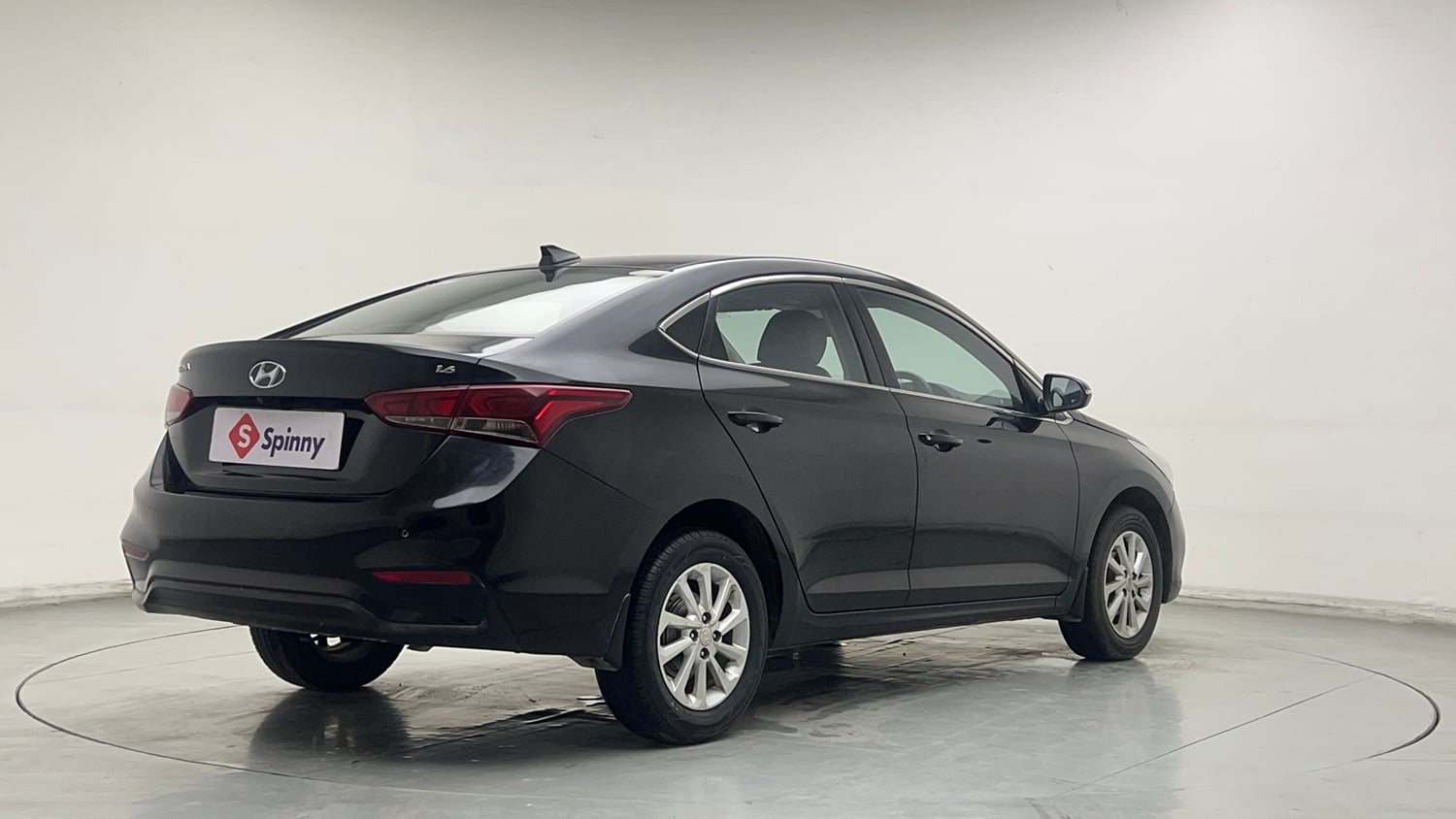 Used 2018 Hyundai Verna EX 1.6 VTVT AT Petrol Automatic exterior RIGHT REAR CORNER VIEW