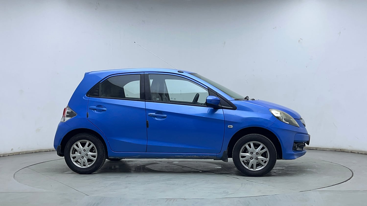 Used 2013 Honda Brio V MT Petrol Manual exterior RIGHT SIDE VIEW
