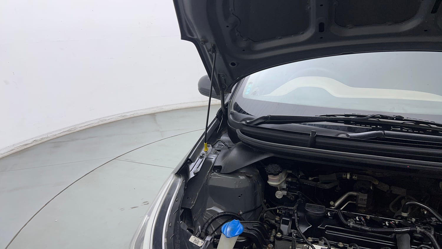 Used 2019 Hyundai Elite i20 Magna Plus 1.2 Petrol Manual engine ENGINE RIGHT SIDE HINGE & APRON VIEW