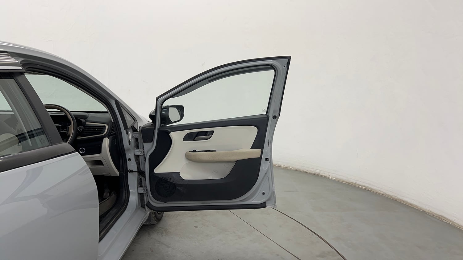 Used 2025 Tata Altroz Accomplished S CNG 5MT Cng Manual interior RIGHT FRONT DOOR OPEN VIEW
