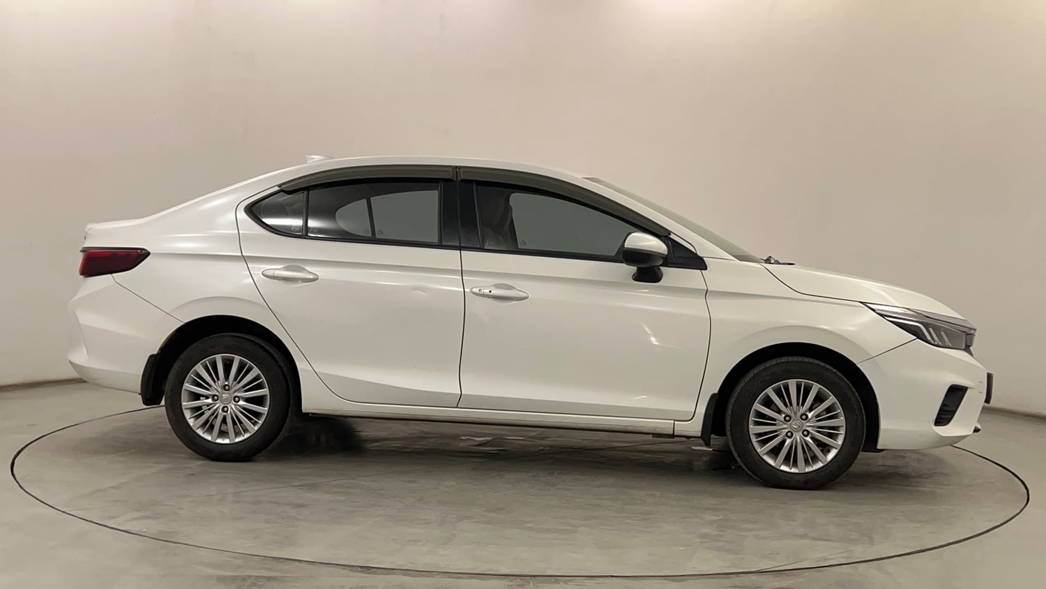Used 2023 Honda City V CVT Petrol Petrol Automatic exterior RIGHT SIDE VIEW