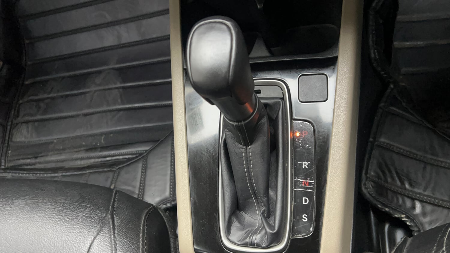Used 2024 Honda Elevate VX CVT Petrol Automatic interior GEAR  KNOB VIEW