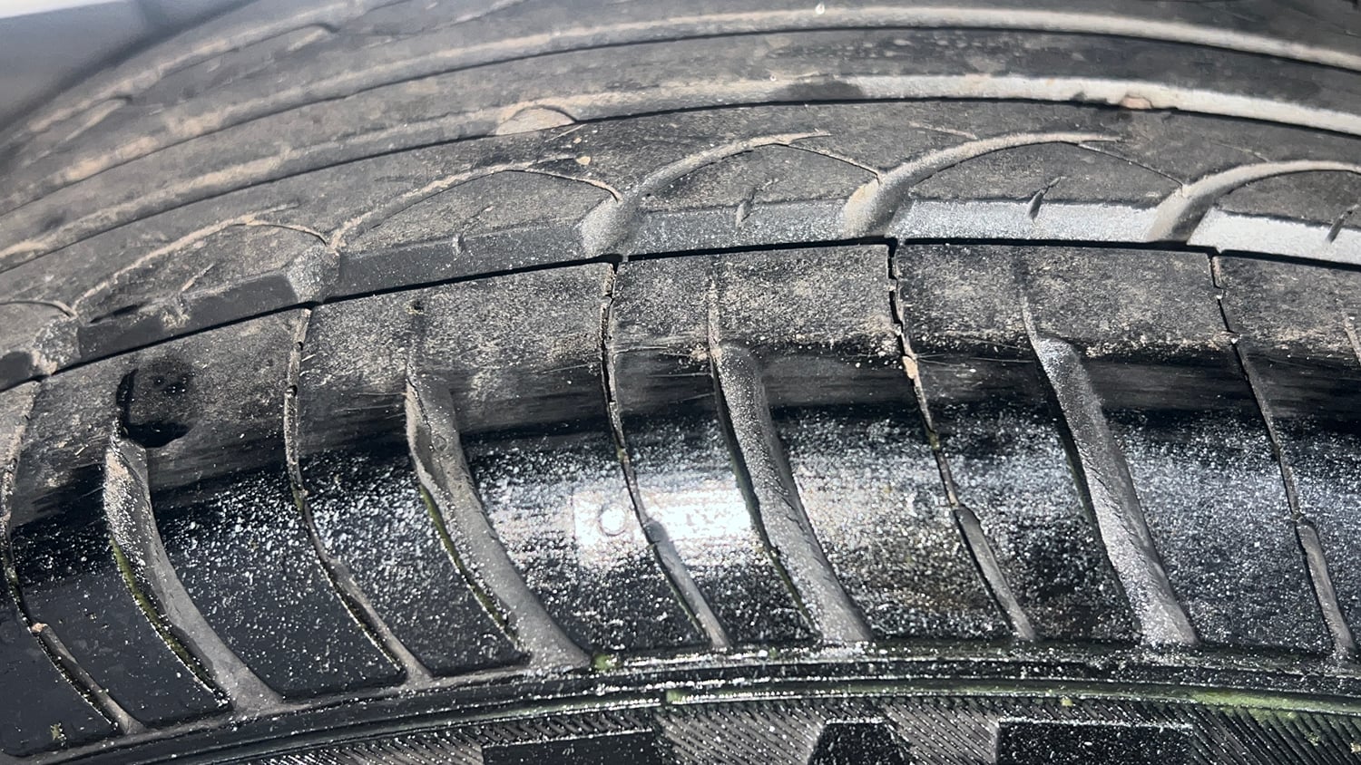 Used 2013 Honda Brio S MT Petrol Manual tyres RIGHT REAR TYRE TREAD VIEW