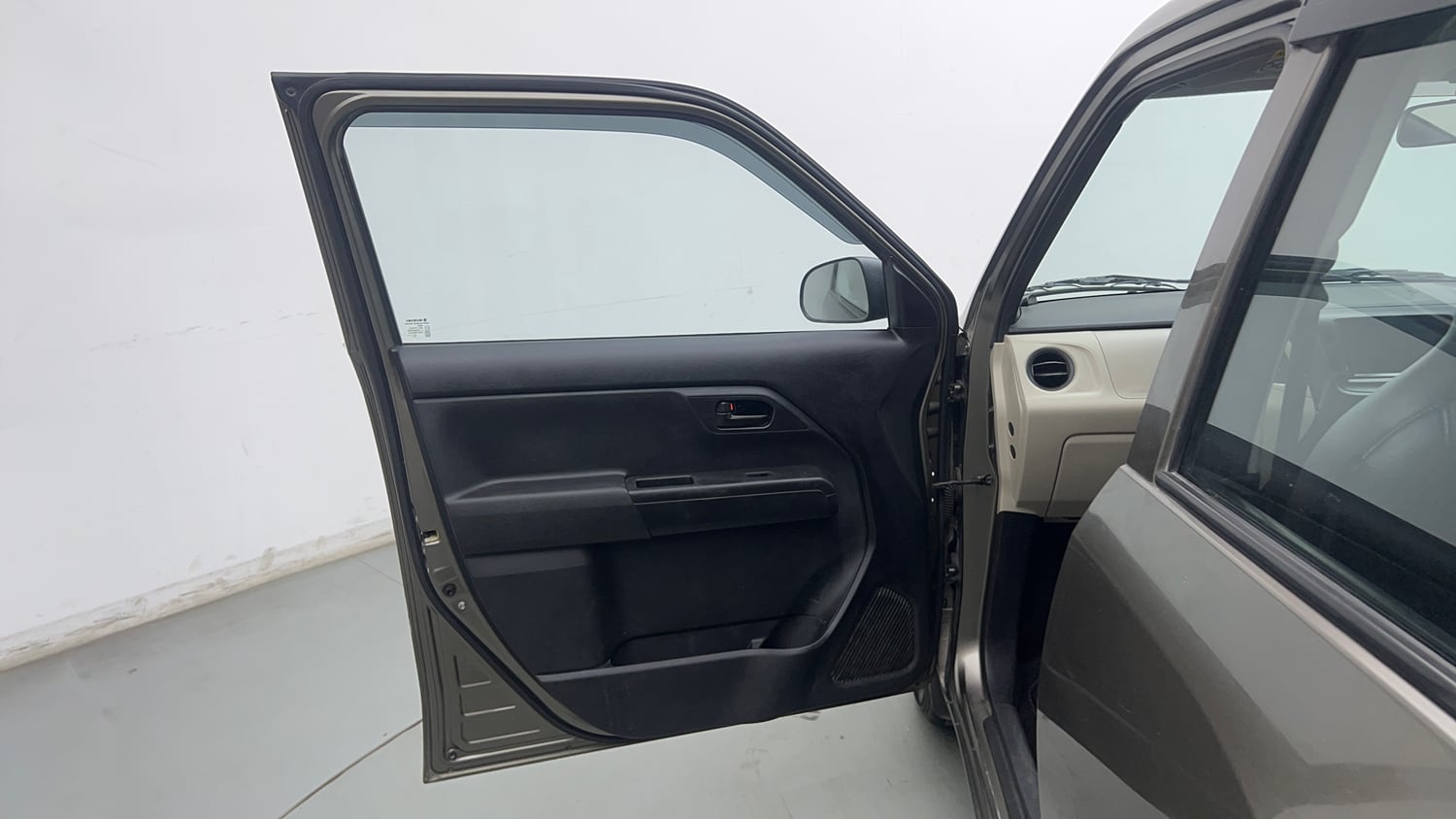 Used 2019 Maruti Suzuki Wagon R LXi (O) 1.0 CNG Cng Manual interior LEFT FRONT DOOR OPEN VIEW