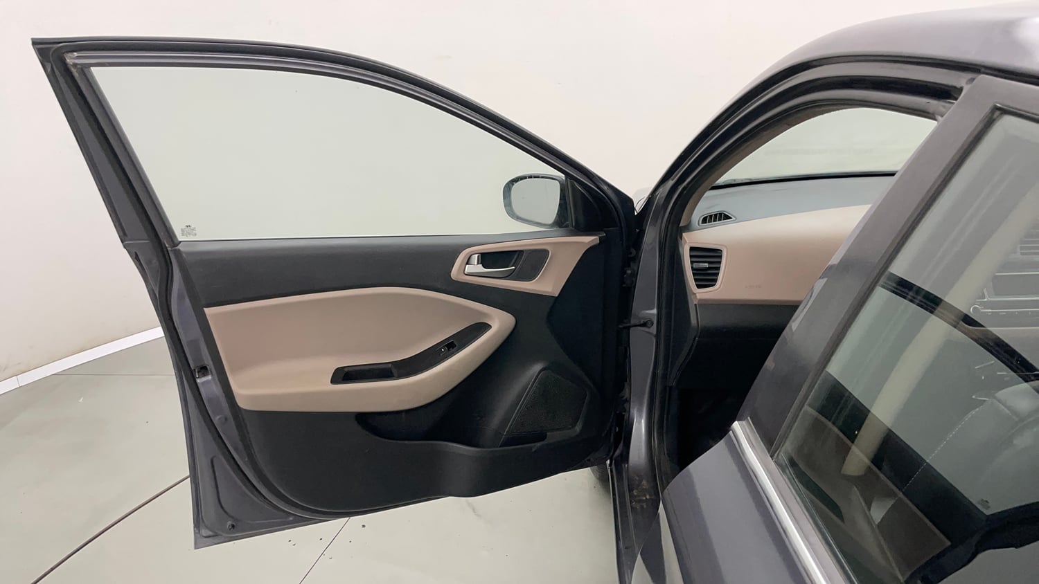 Used 2017 Hyundai Elite i20 Sportz 1.2 Petrol Manual interior LEFT FRONT DOOR OPEN VIEW