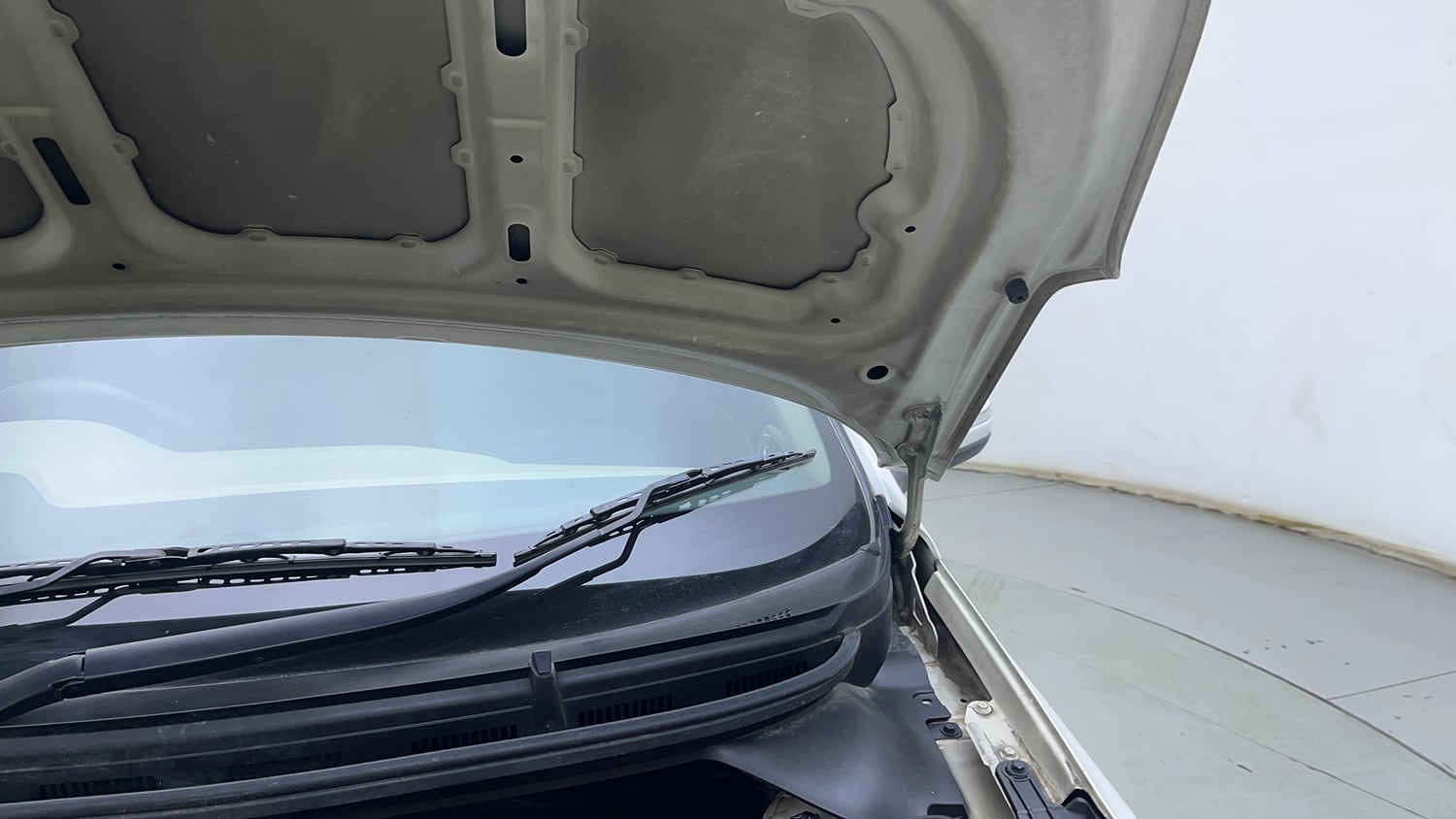 Used 2018 Hyundai Elite i20 Asta 1.2 AT Petrol Automatic engine ENGINE LEFT SIDE HINGE & APRON VIEW