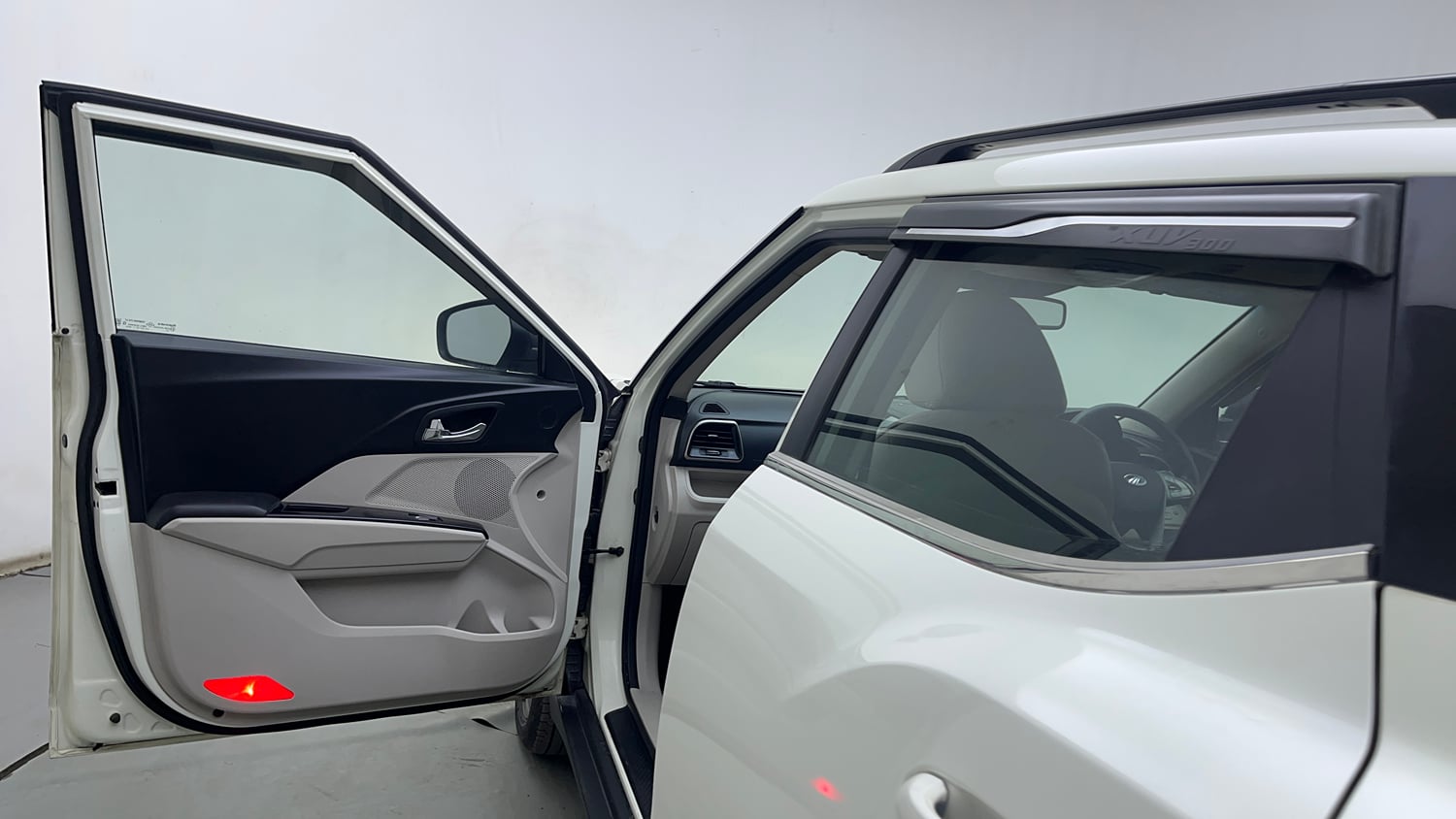 Used 2021 Mahindra XUV 300 W8 (O) 1.5 Diesel AMT Diesel Automatic interior LEFT FRONT DOOR OPEN VIEW