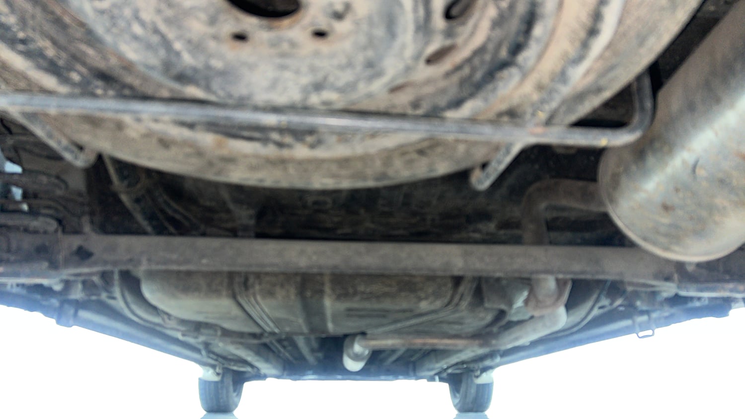 Used 2015 Maruti Suzuki Ertiga Vxi Petrol Manual extra REAR UNDERBODY VIEW (TAKEN FROM REAR)