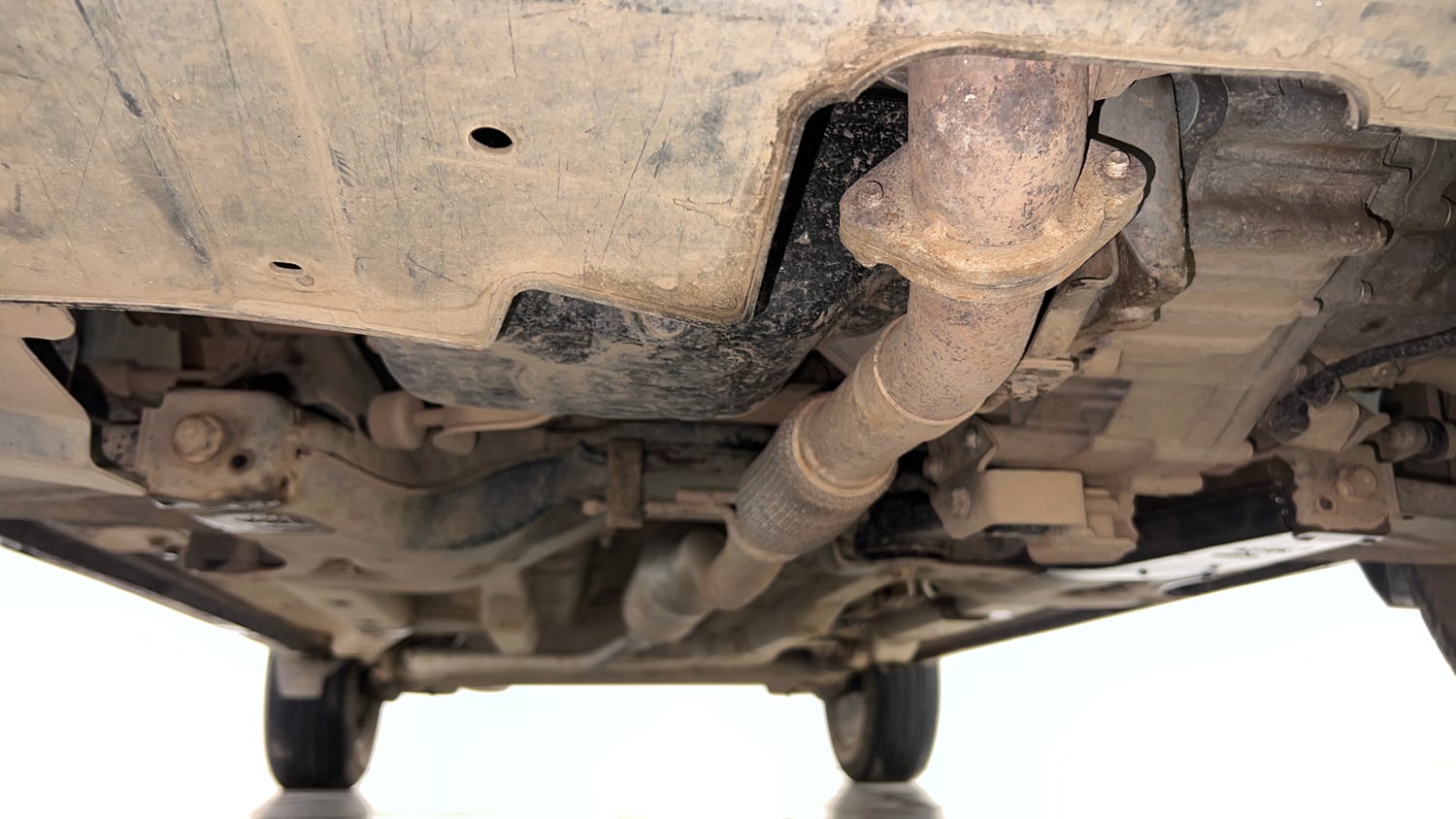 Used 2020 Tata Nexon XZA Plus (O) Dual Tone Petrol Automatic extra FRONT LEFT UNDERBODY VIEW