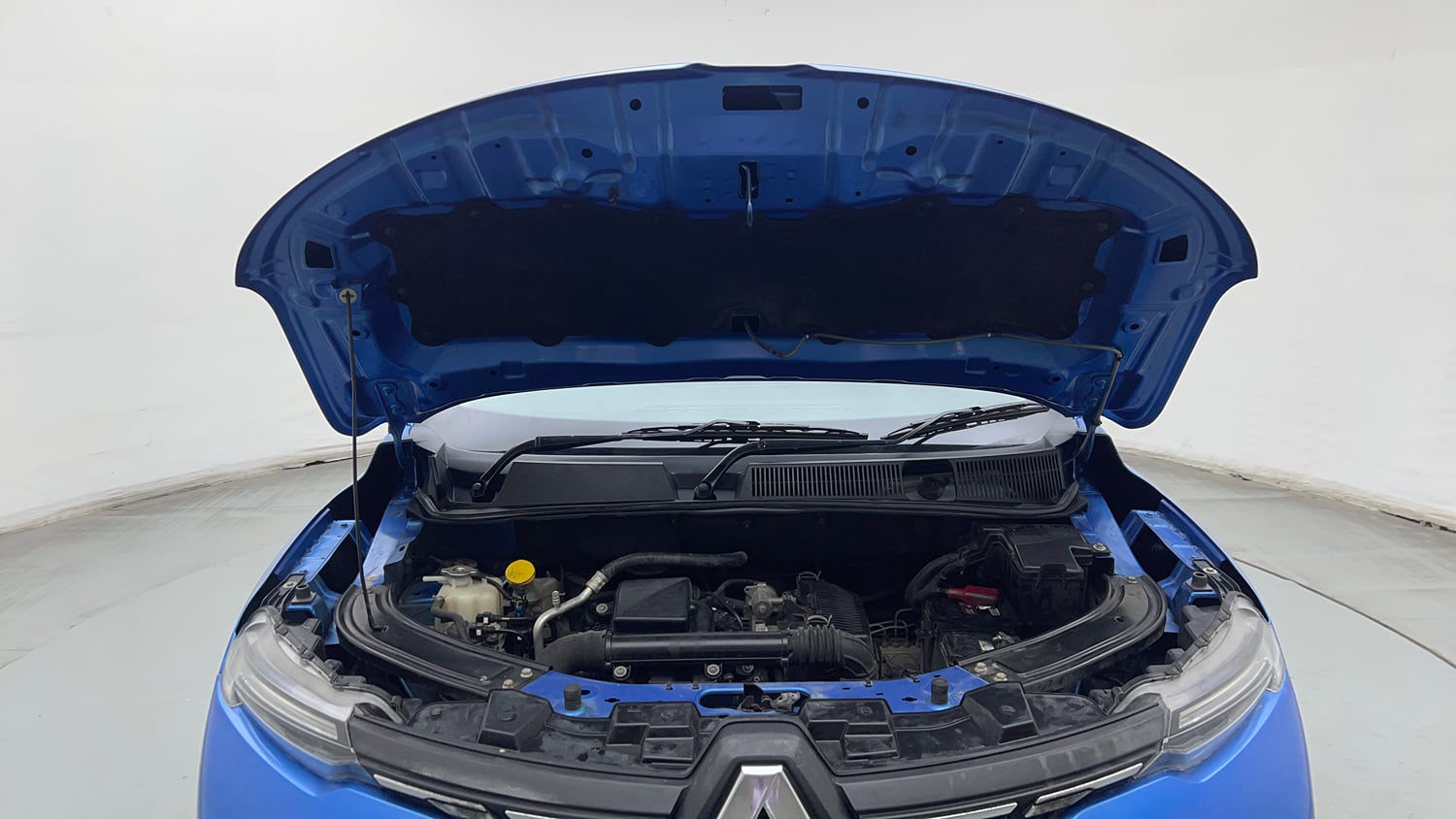 Used 2021 Renault Kiger RXT MT Petrol Manual engine ENGINE & BONNET OPEN FRONT VIEW