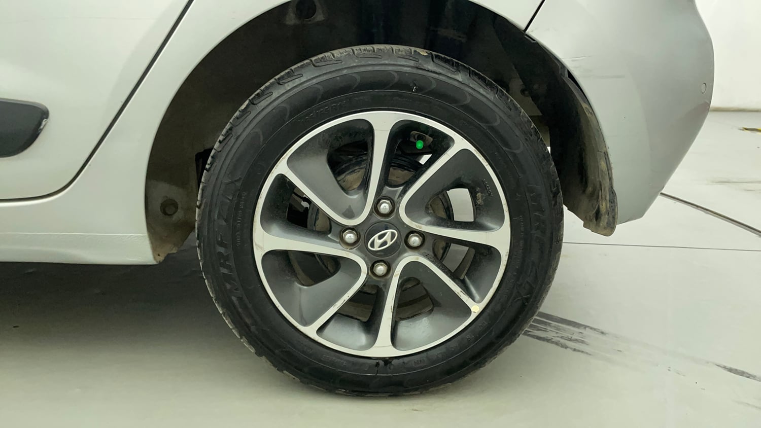 Used 2018 Hyundai Grand i10 Sportz AT 1.2 Kappa VTVT Petrol Automatic tyres LEFT REAR TYRE RIM VIEW