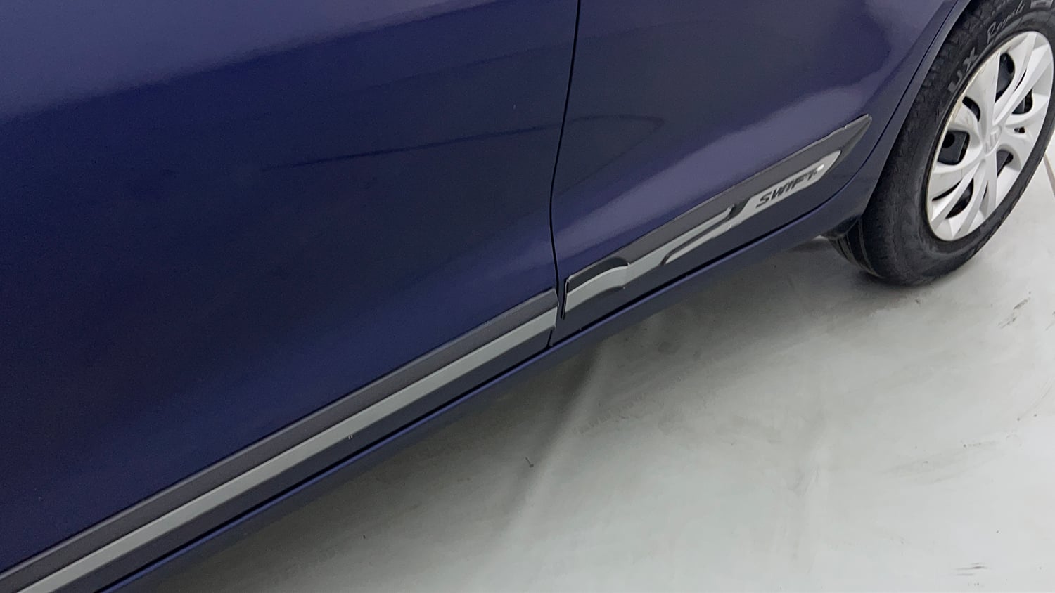 Used 2022 Maruti Suzuki Swift VXi Petrol Manual dents MINOR SCRATCH