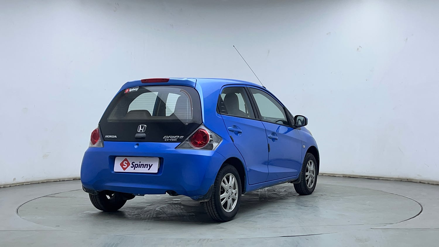 Used 2013 Honda Brio V MT Petrol Manual exterior RIGHT REAR CORNER VIEW