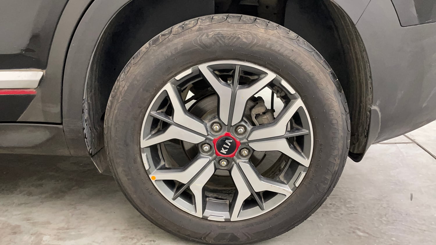 Used 2020 Kia Seltos GTX Plus AT 1.5 Diesel Diesel Automatic tyres LEFT REAR TYRE RIM VIEW