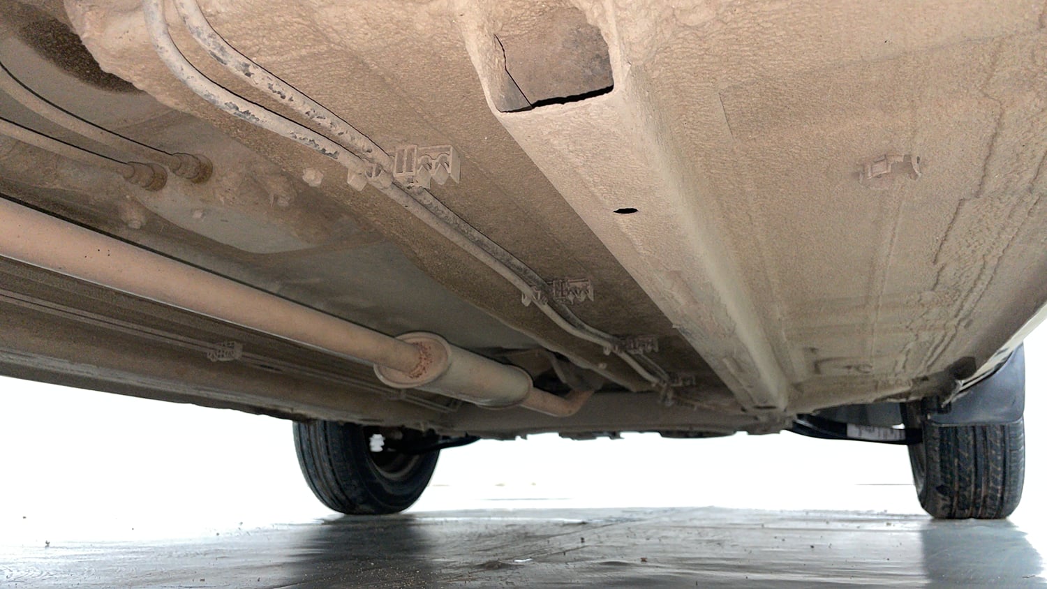 Used 2022 Renault Kwid RXT 1.0 AMT (O) Petrol Automatic extra REAR RIGHT UNDERBODY VIEW
