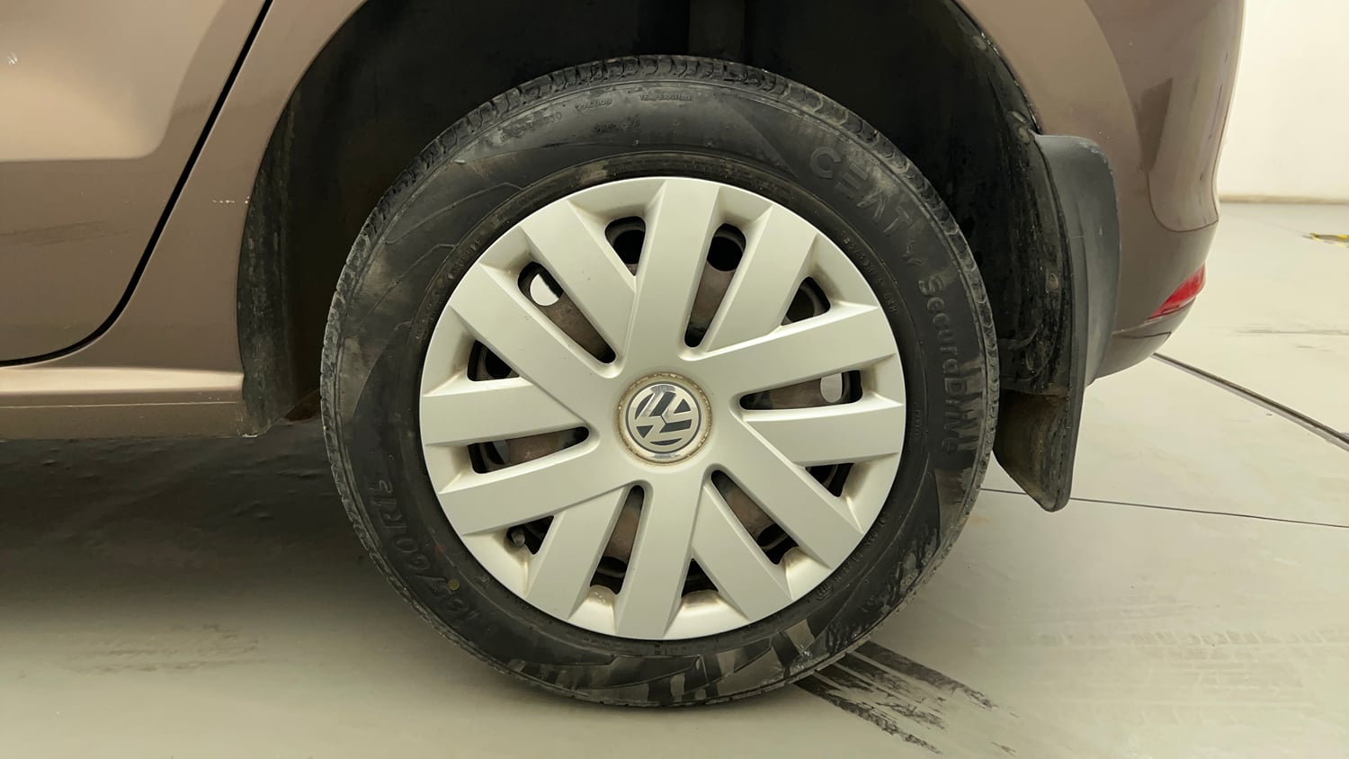 Used 2016 Volkswagen Polo Comfortline 1.2L (P) Petrol Manual tyres LEFT REAR TYRE RIM VIEW