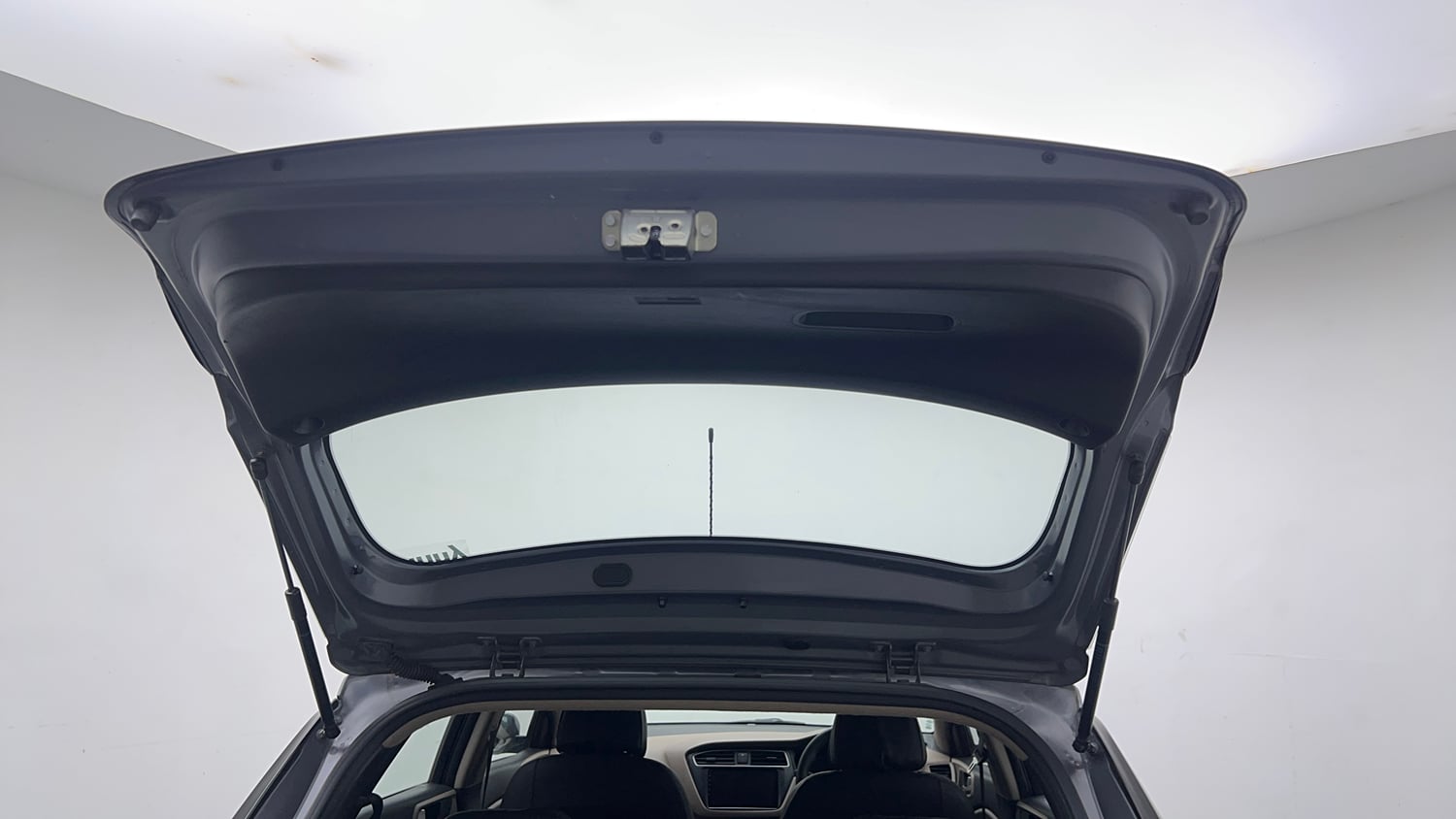 Used 2019 Hyundai Elite i20 Magna Plus 1.2 Petrol Manual interior DICKY DOOR OPEN VIEW
