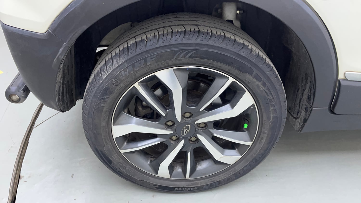 Used 2021 Mahindra XUV 300 W8 (O) 1.5 Diesel AMT Diesel Automatic tyres RIGHT REAR TYRE RIM VIEW
