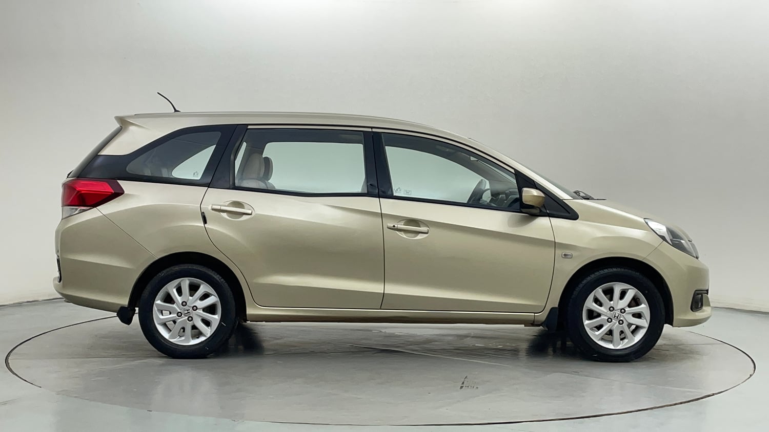 Used 2014 Honda Mobilio V Petrol Petrol Manual exterior RIGHT SIDE VIEW