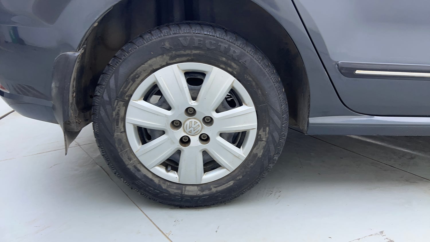 Used 2017 Volkswagen Ameo Trendline 1.2L (P) Petrol Manual tyres RIGHT REAR TYRE RIM VIEW