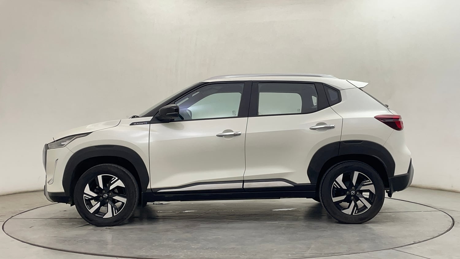 Used 2025 Nissan Magnite N-Connecta HRAO 1.0 Turbo Petrol CVT Petrol Automatic exterior LEFT SIDE VIEW