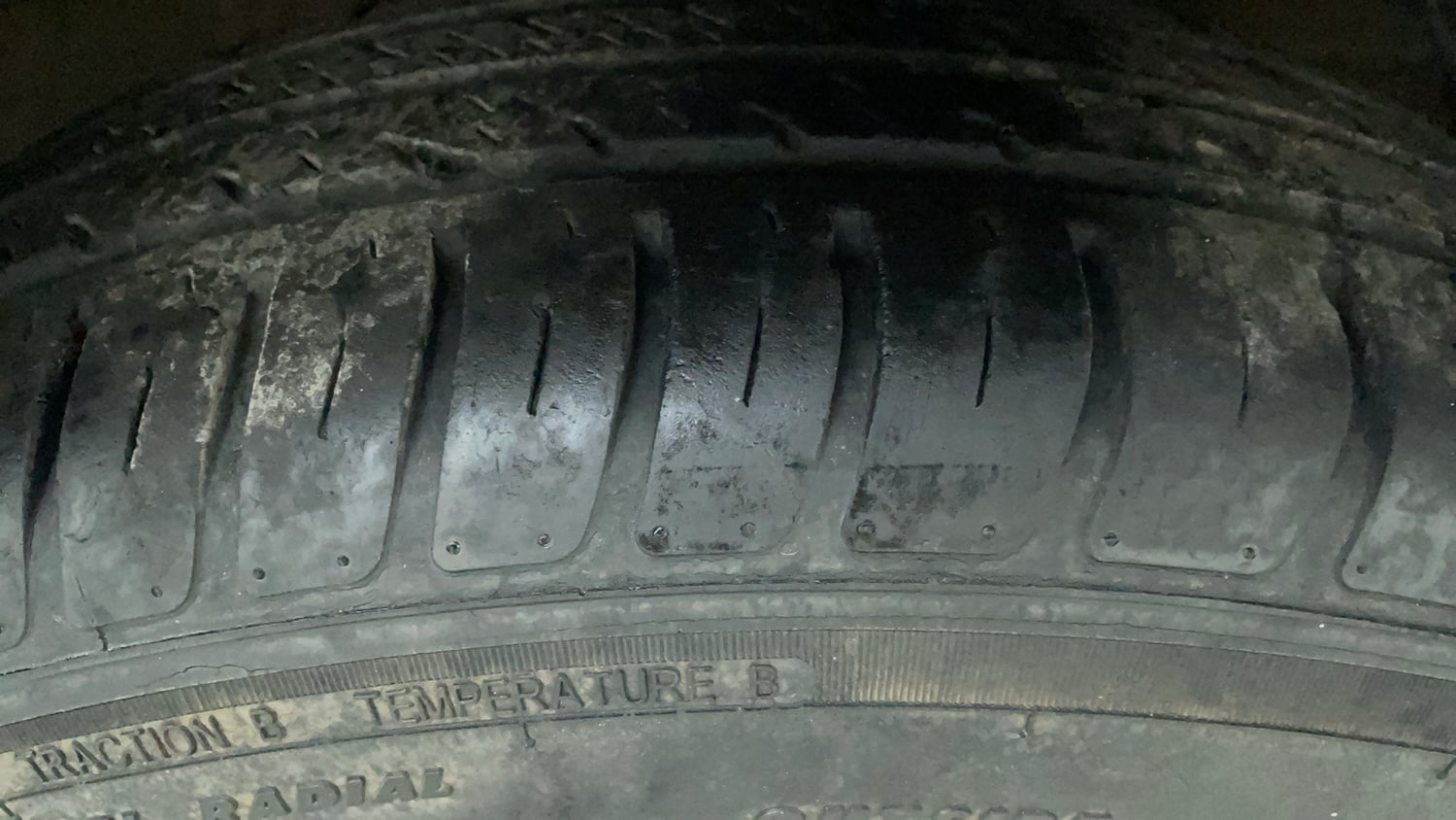 Used 2019 Maruti Suzuki Swift VXi AMT Petrol Automatic tyres RIGHT FRONT TYRE TREAD VIEW