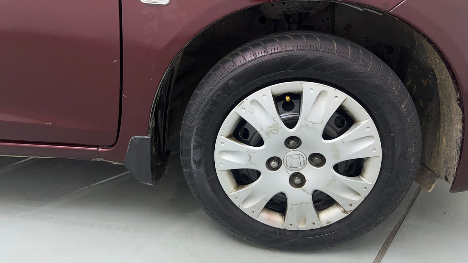 Used 2014 Honda Amaze 1.2 S i-VTEC Petrol Manual tyres RIGHT FRONT TYRE RIM VIEW