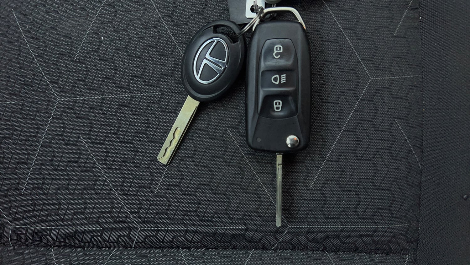 Used 2024 Tata Punch Adventure Rhythm AMT Petrol Automatic extra CAR KEY VIEW