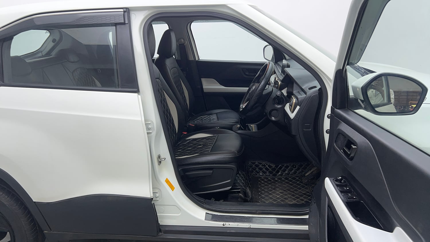 Used 2023 Tata Punch Accomplished MT Petrol Manual interior RIGHT SIDE FRONT DOOR CABIN VIEW