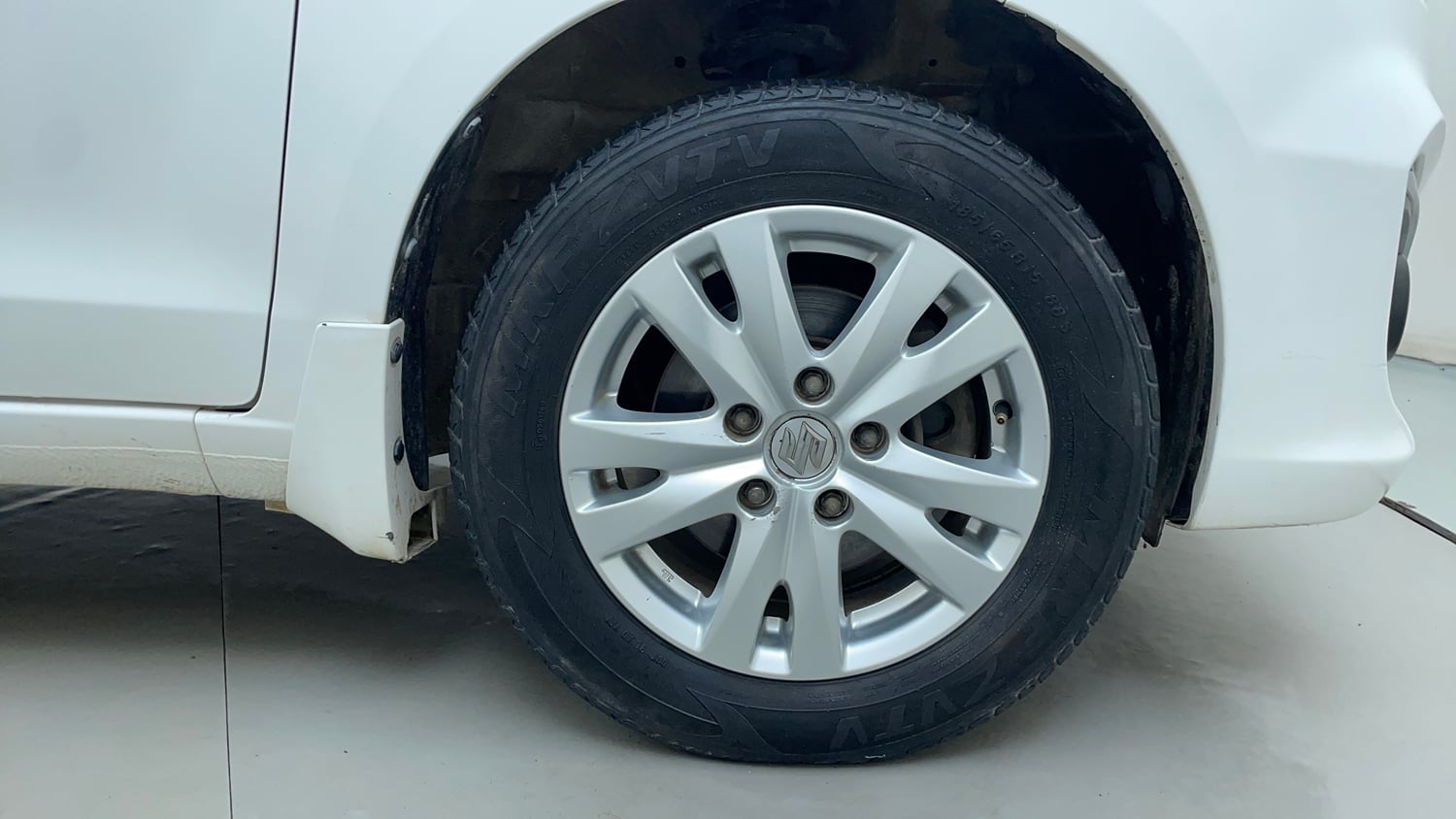 Used 2016 Maruti Suzuki Ertiga ZXI+ Petrol Manual tyres RIGHT FRONT TYRE RIM VIEW