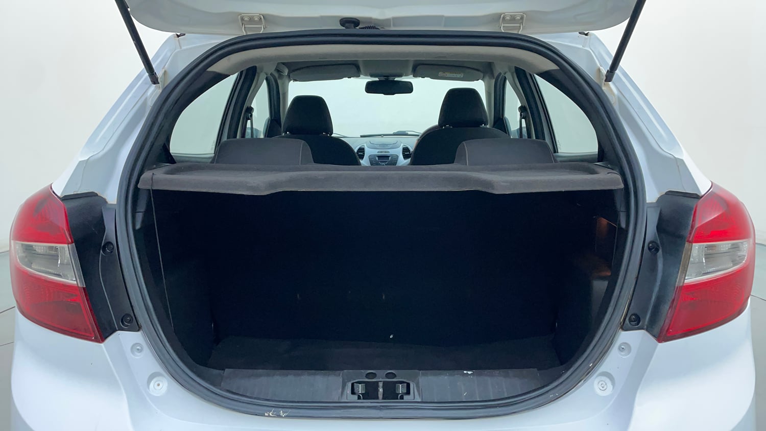 Used 2017 Ford Figo Titanium 1.5 Ti-VCT AT Petrol Automatic interior DICKY INSIDE VIEW