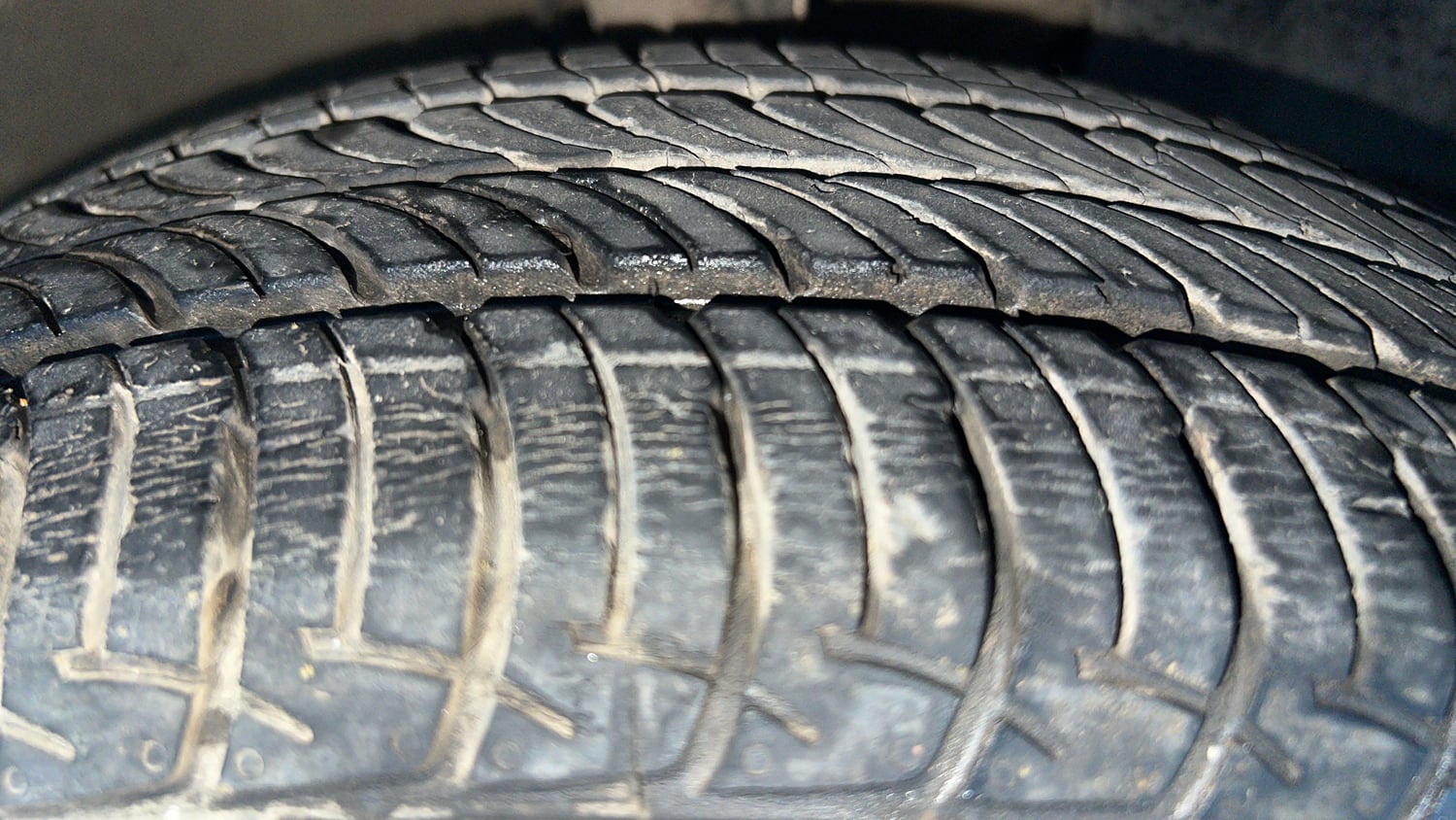 Used 2021 Maruti Suzuki Wagon R 1.0 VXi 1.0 AMT Petrol Automatic tyres RIGHT FRONT TYRE TREAD VIEW