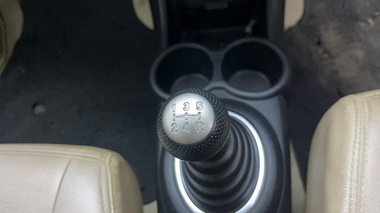 Used 2013 Honda Brio V MT Petrol Manual interior GEAR  KNOB VIEW